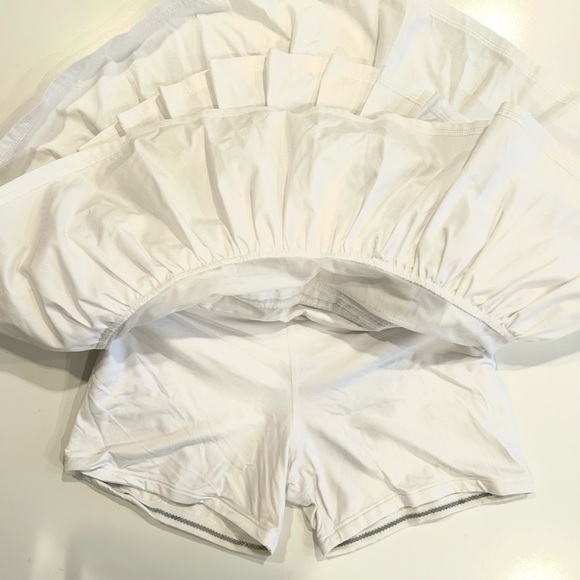 Lululemon Run: BACK ON TRACK White Ruffle - Picture 5 of 5